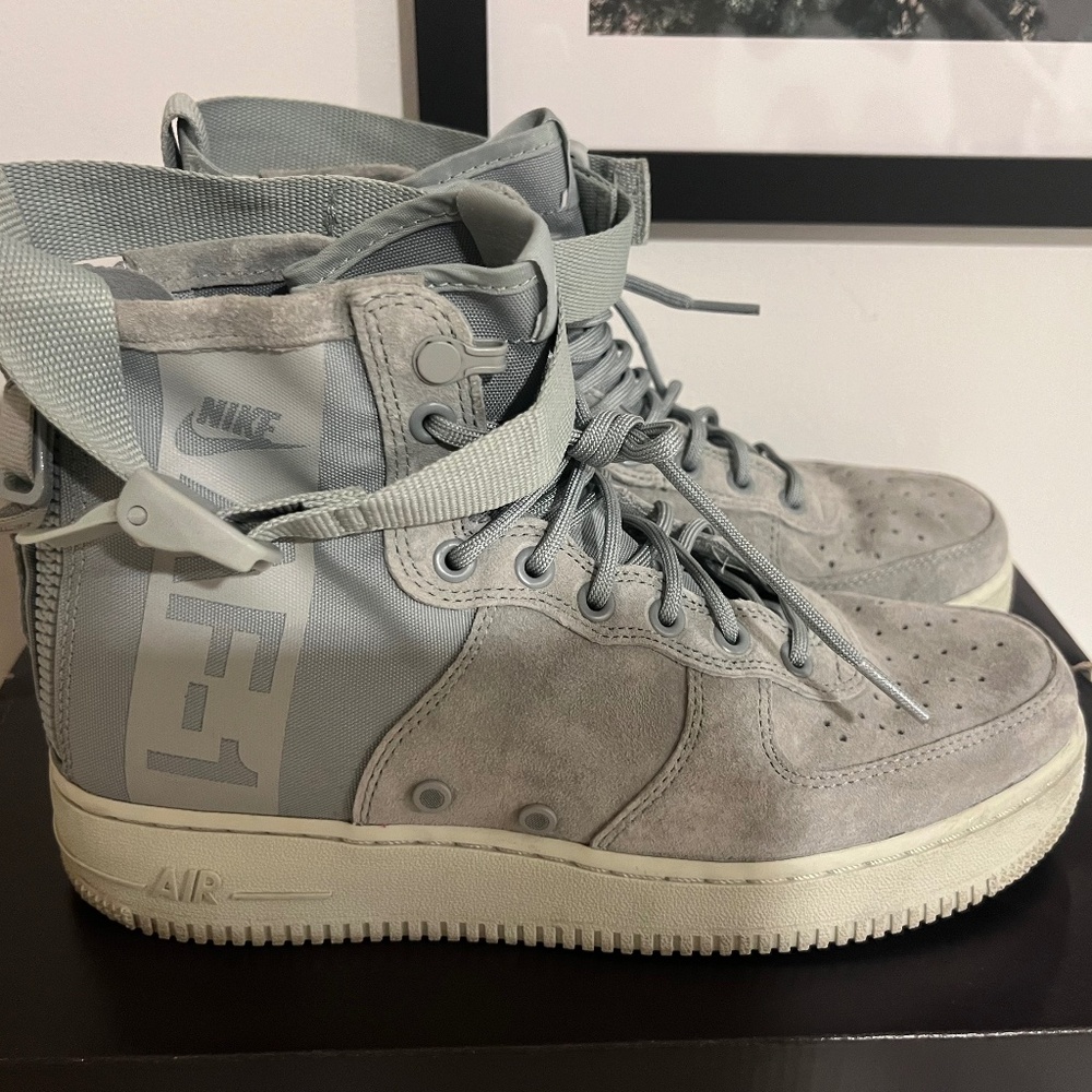 Air Force 1 high top sneaker